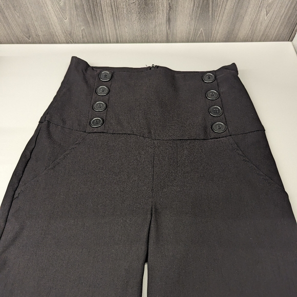 2 Pair - Charlotte Russe Capris Size Small - Picture 3 of 9